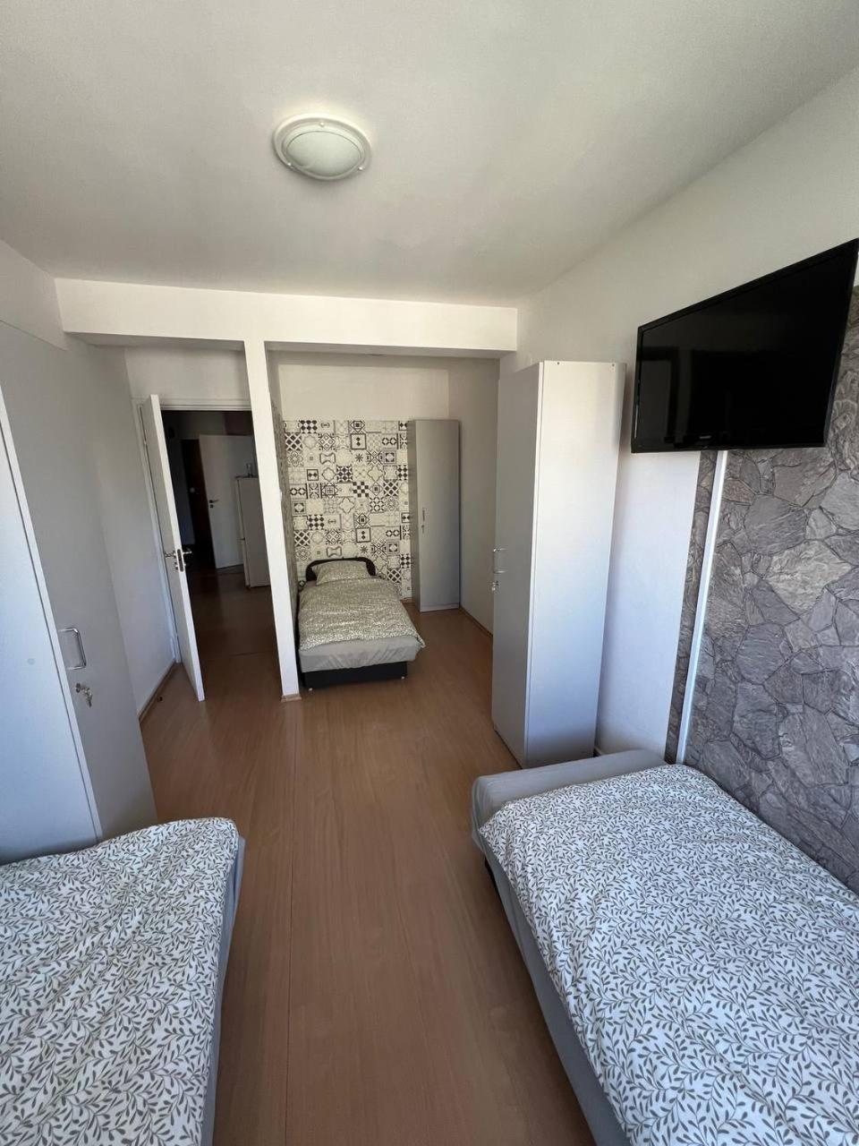 Hostel „U Sashka” วอร์ซอ ภายนอก รูปภาพ